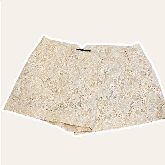 Beautiful bcbgmaxazria Pia Shorts Lace Off-White/Cream EUC size small - Picture 3 of 7
